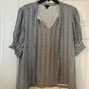 Ann Taylor Black and White Plaid V-Neck Short Sleeve Blouse